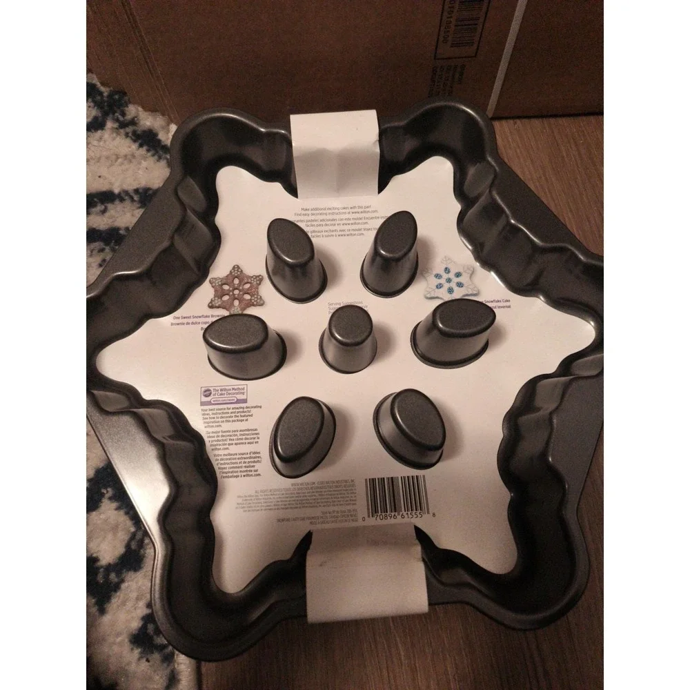 Wilton Snowflake Cavity Cake/Cookie Pan Christmas Non-Stick Heavy Gauge NEW